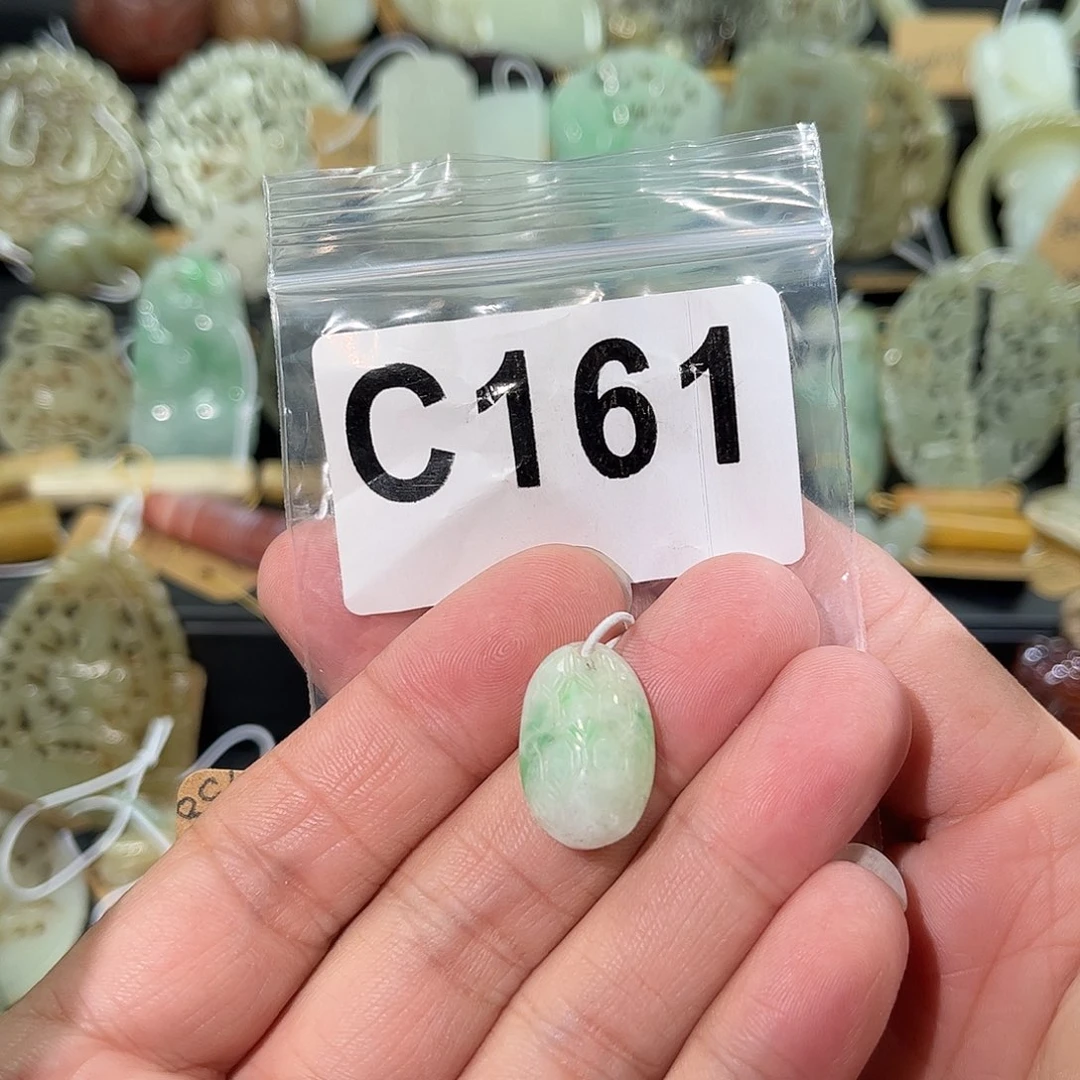 颈饰未镶嵌翡翠小坠