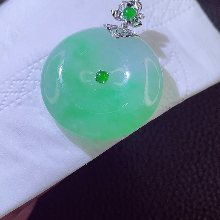 颈饰18K金镶嵌翡翠翡翠