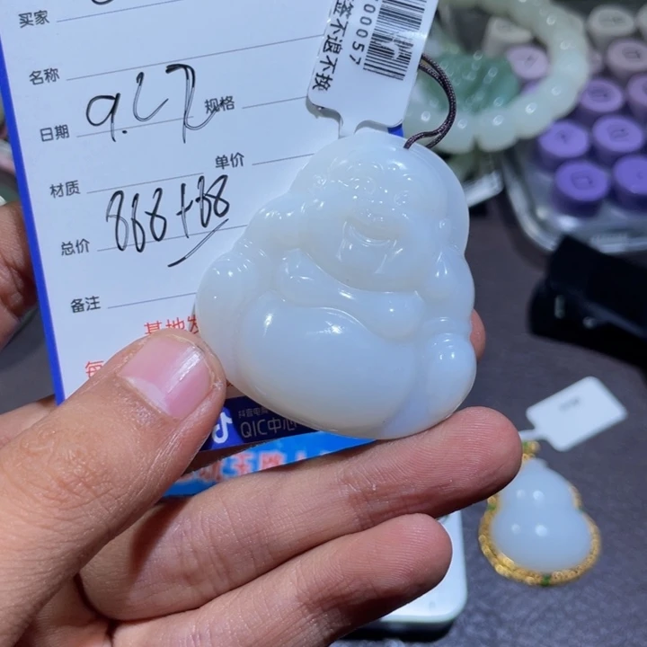 颈饰未镶嵌和田玉?*