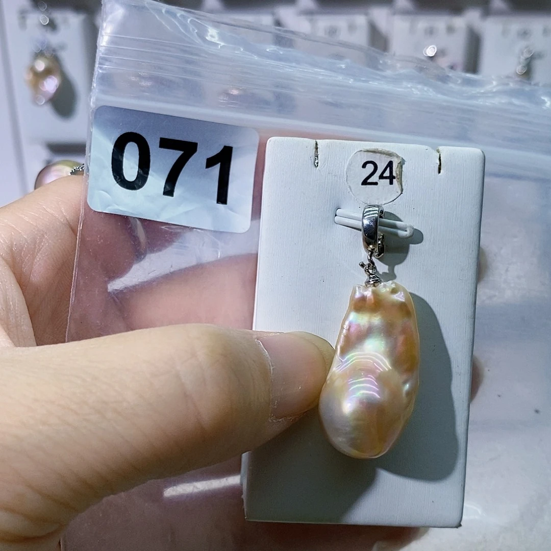 淡水珍珠合金颈饰