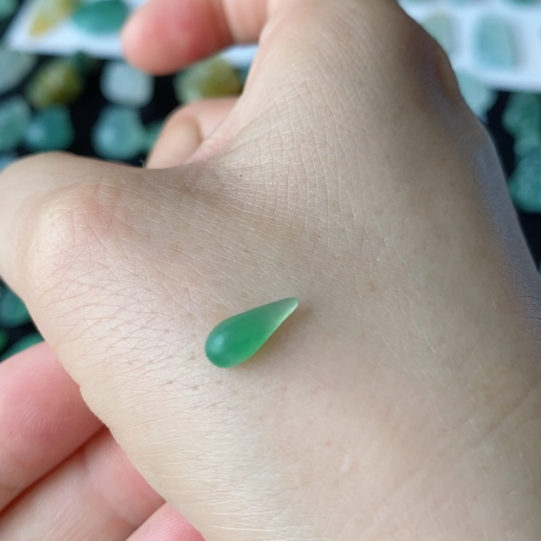 定制翡翠未镶嵌小水滴