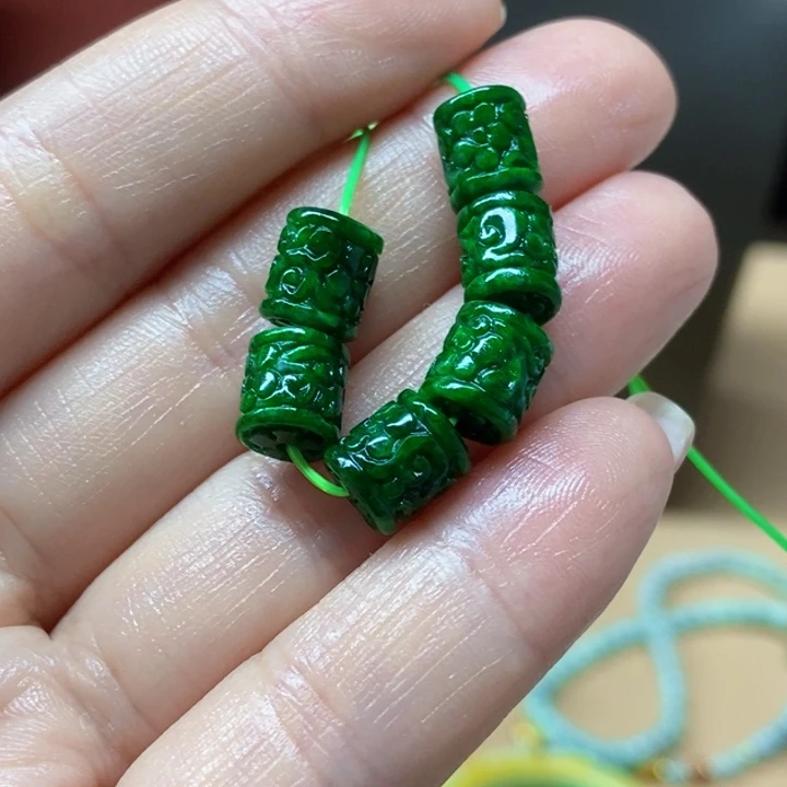 翡翠未镶嵌颈饰多样性发其一