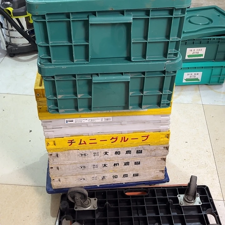 有***好厚款家用五金工具一体箱子两个，有伤