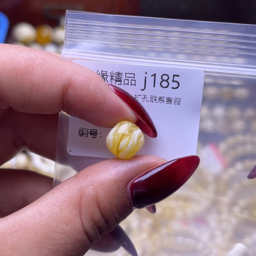 琥珀未镶嵌裸石琥珀