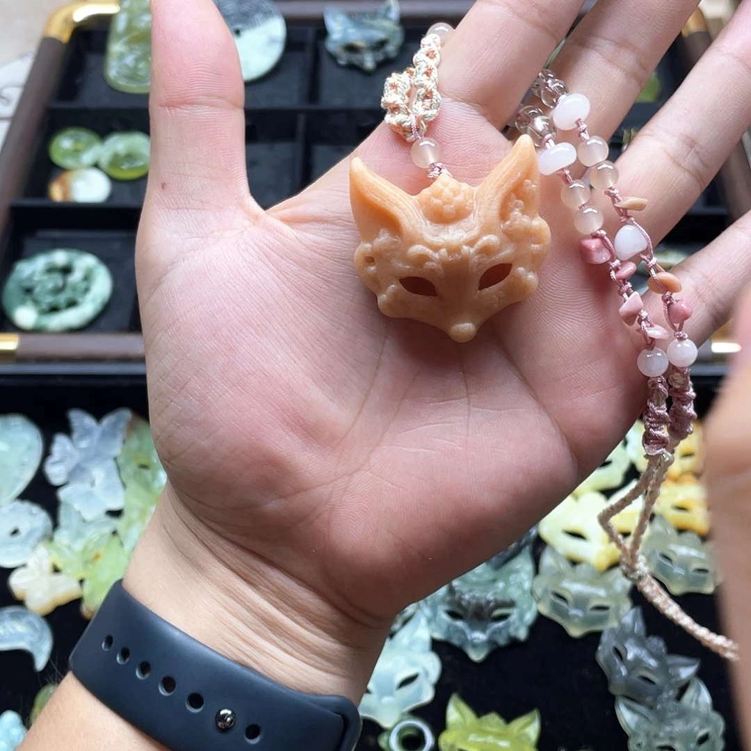 未镶嵌蛇纹石玉颈饰