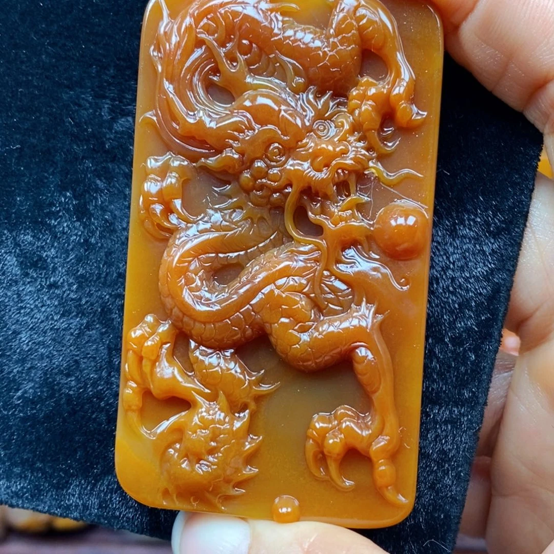 未镶嵌石英质玉（黄龙玉）颈饰