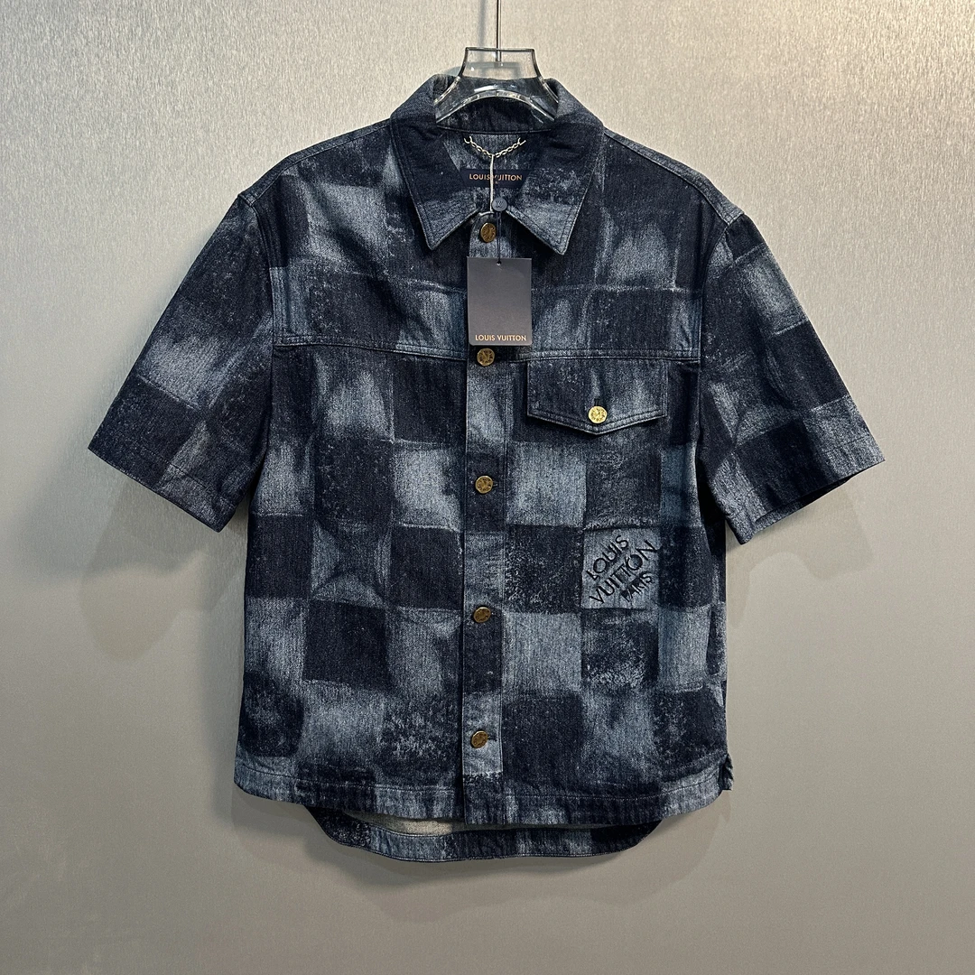 全新未使用 LV 蓝色棋盘格印花短袖M码/2512001