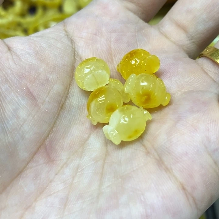 蜜蜡未镶嵌裸石多样性发货其一