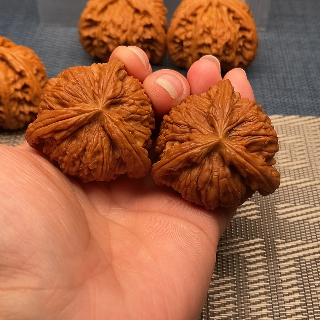 A***C文玩核桃吊坠三棱