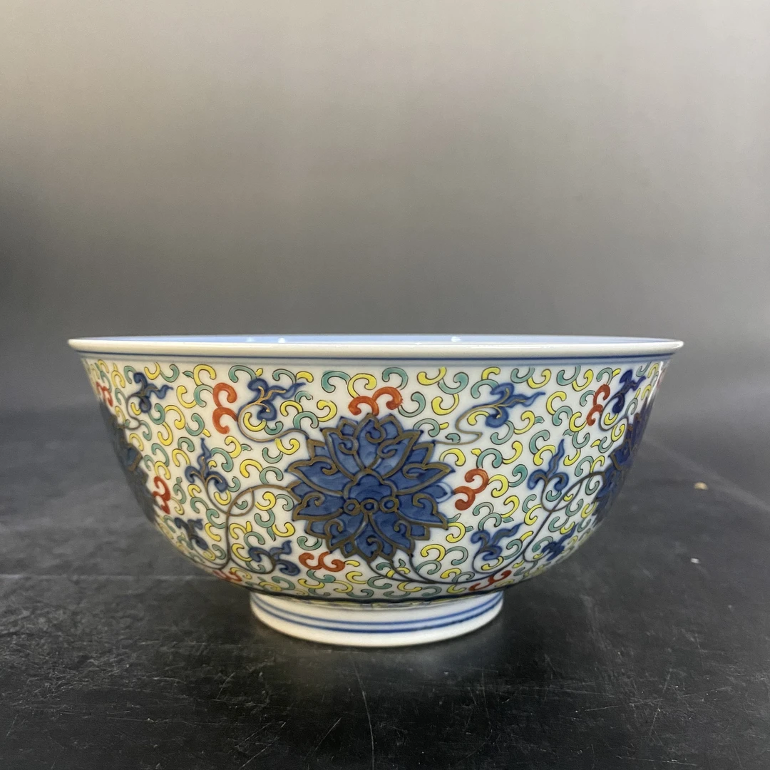 5682 斗彩缠枝莲碗