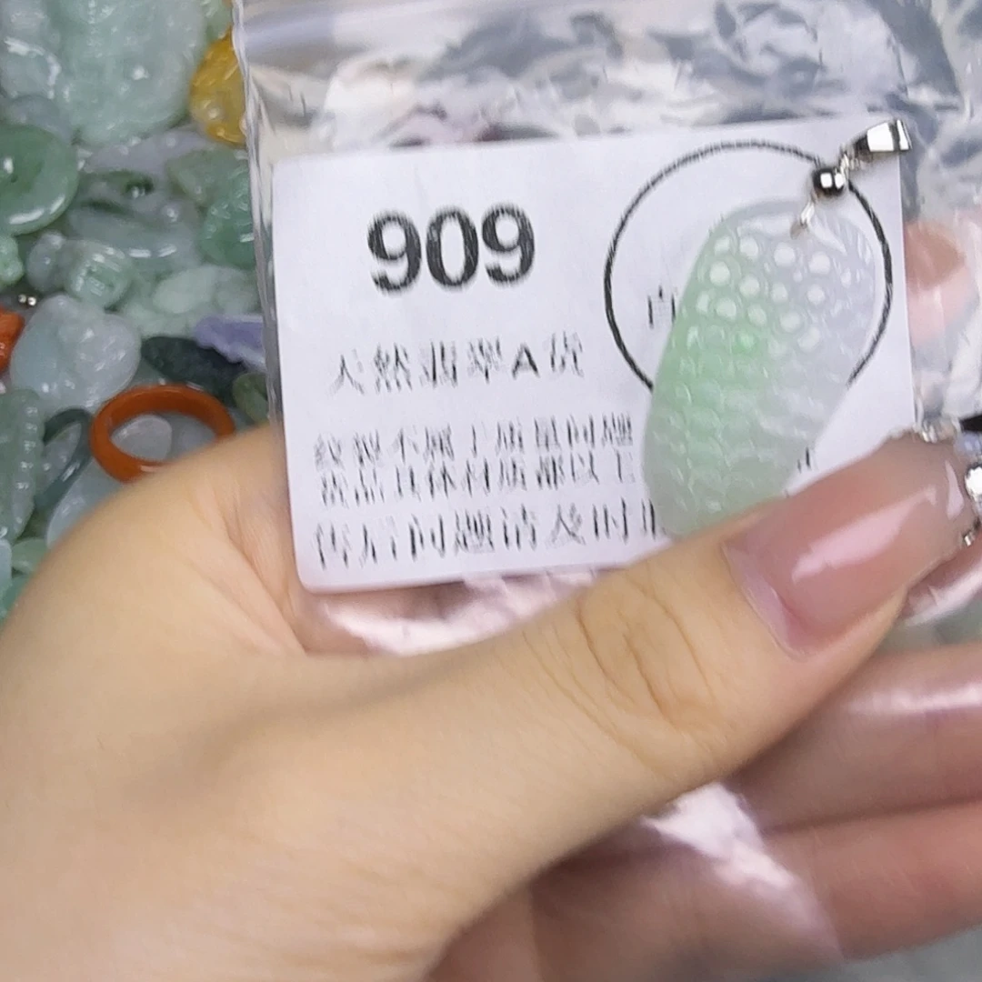 翡翠未镶嵌颈饰Hhh