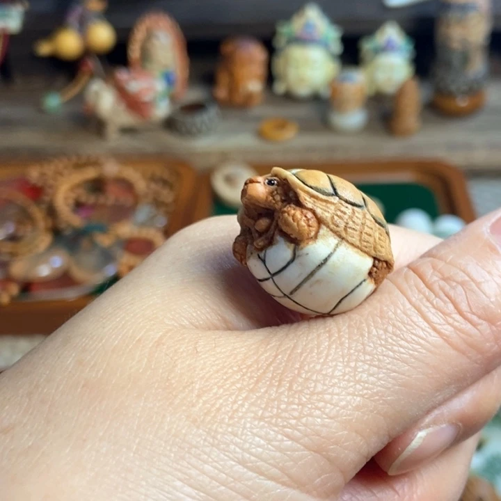 配饰鹿角雕刻小乌龟