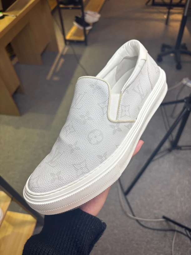 全新未使用 LouisVuitton/路易威登 老花满印一脚蹬板鞋 40码