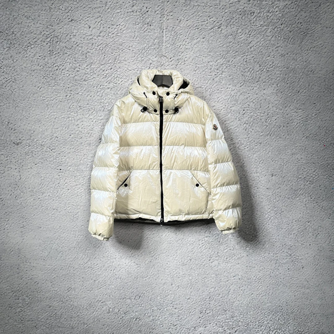 全新未使用 MONCLER 女款蓬松立领连帽羽绒服3码