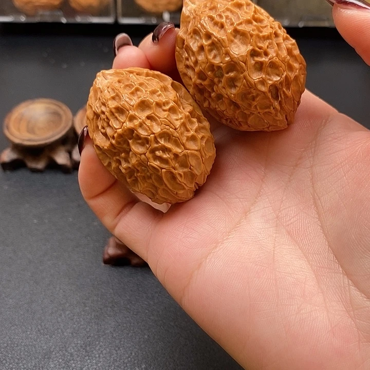 文玩核桃吊坠异形鸽子蛋