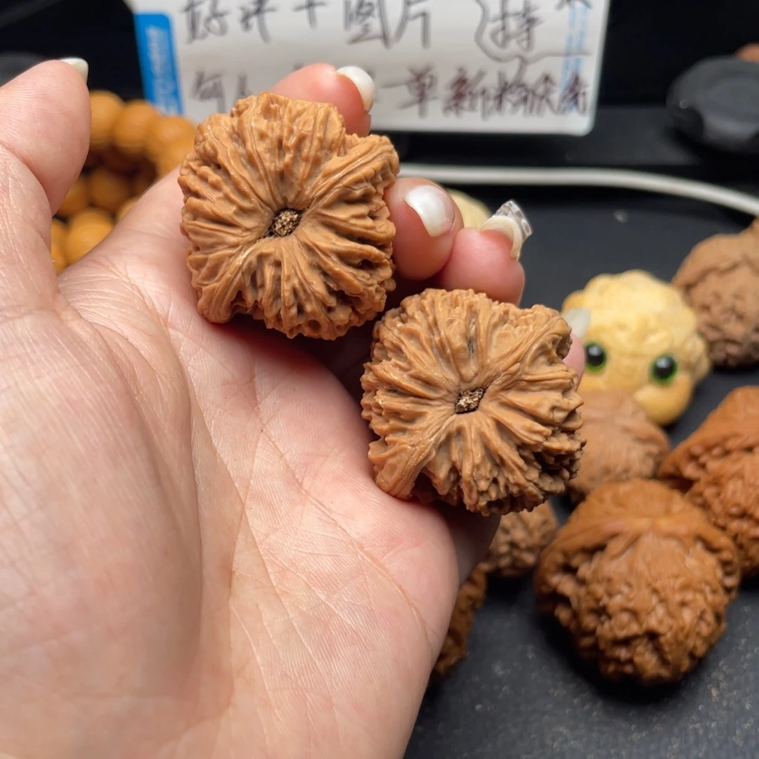 大***、文玩核桃把件南将