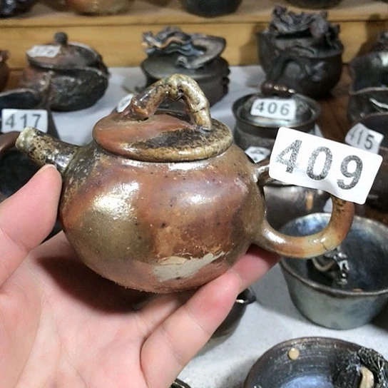 瓷片微瑕的茶壶粗陶