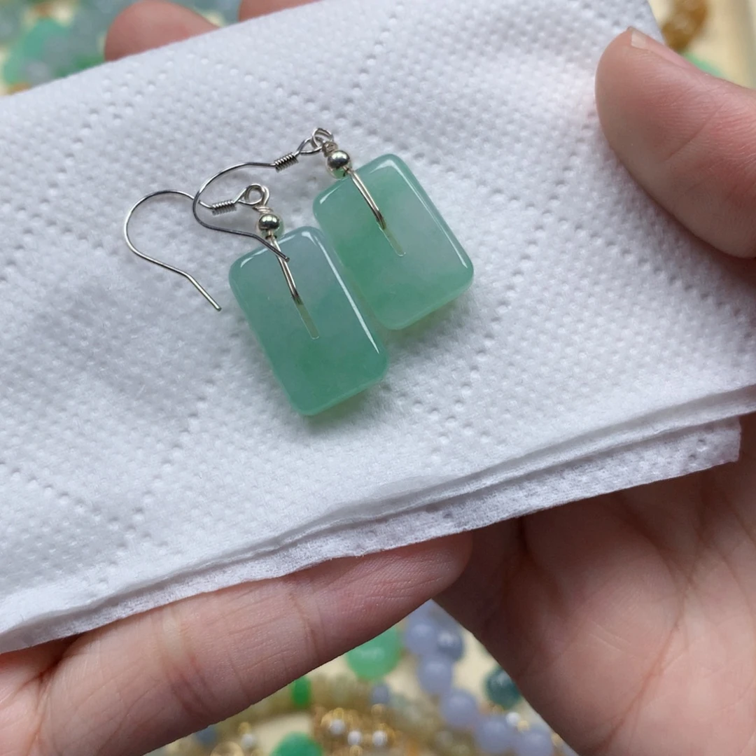 翡翠未镶嵌颈饰是