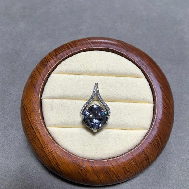 【经典永恒  光芒四射】吊坠 GDJ3370