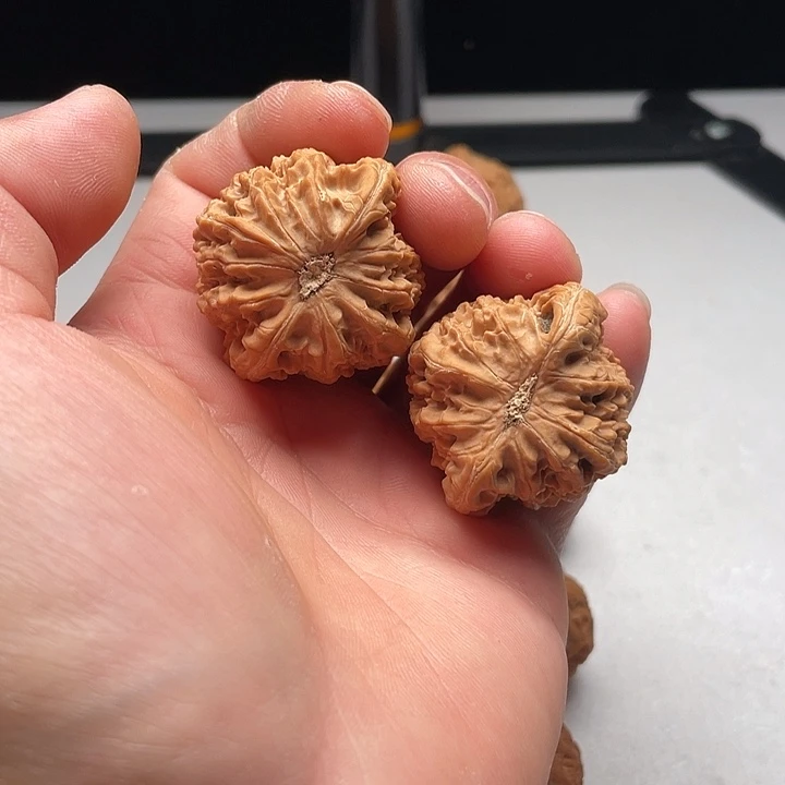 吊坠文玩核桃迷***向鸡心