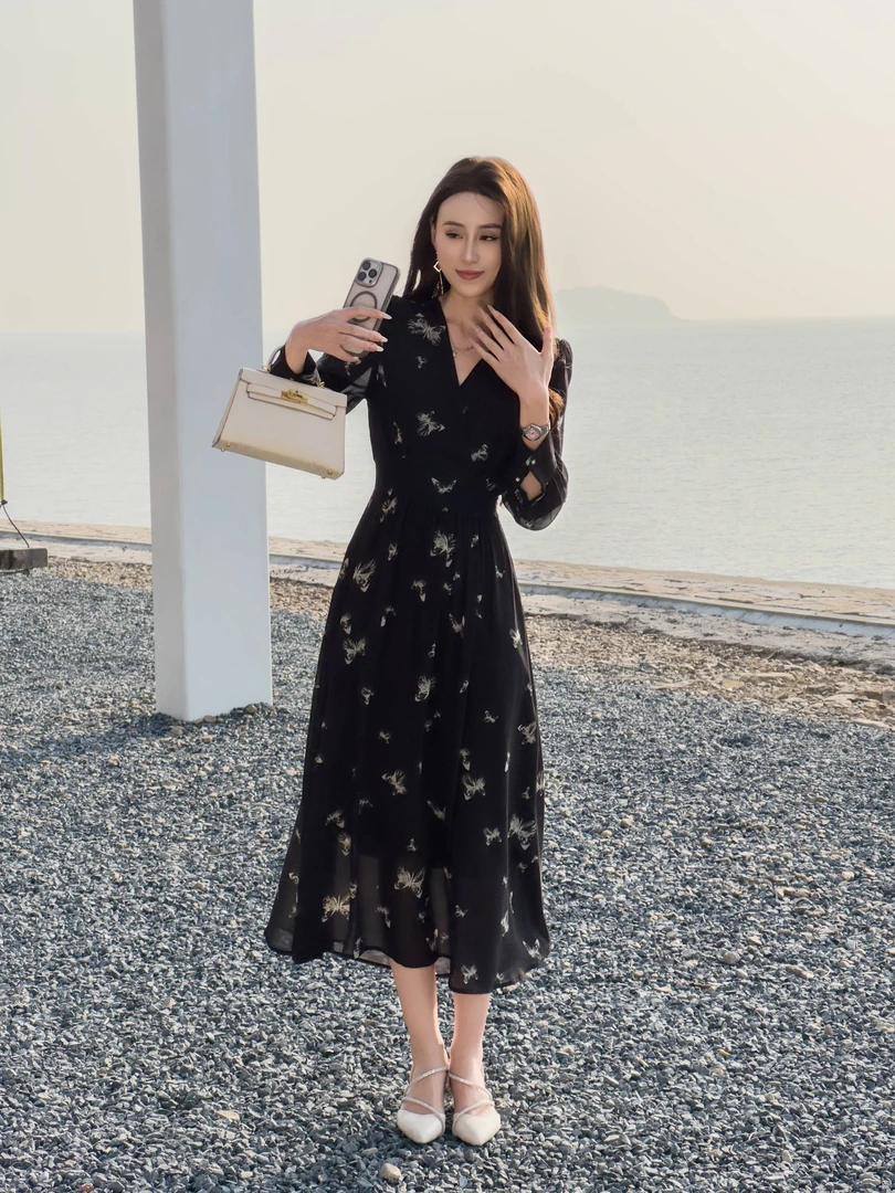 【翩翩起舞】2025夏季新款时尚度假法式高腰气质印花收腰显瘦连衣裙