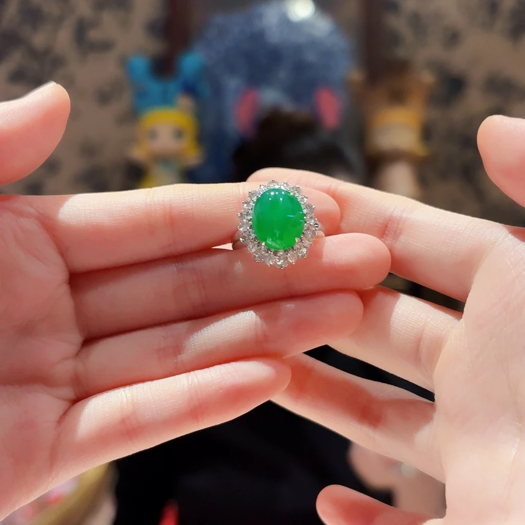 18K金镶嵌戒指翡翠戒指