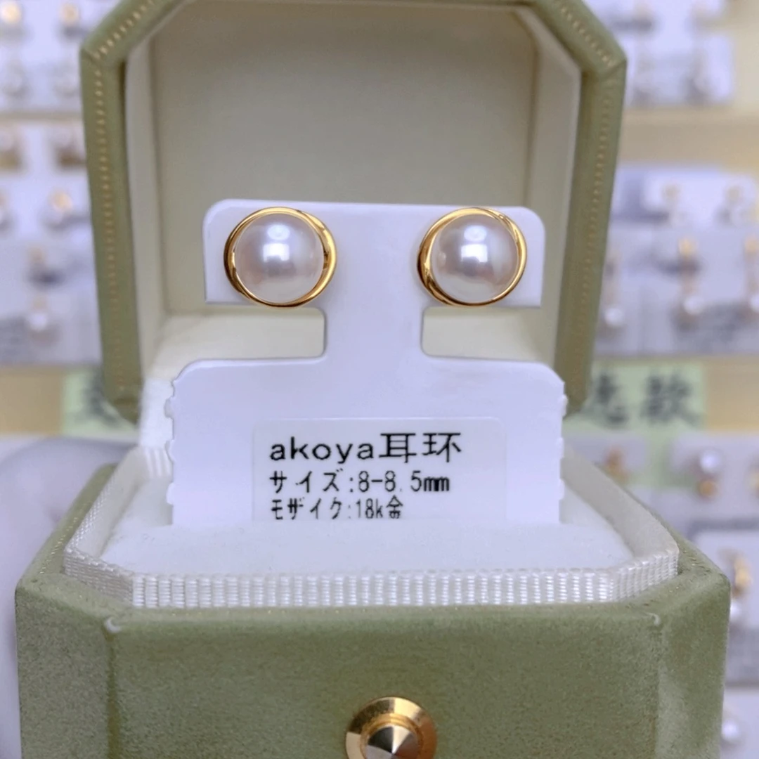 18K金镶嵌海水珍珠耳饰