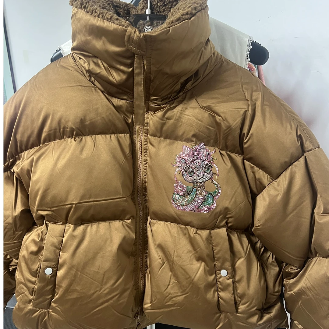 TCH服饰店播-潮牌烫钻秋冬新款时尚运动短款羽绒服T72D19E9054