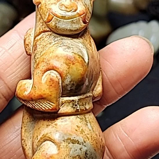 隆***堂和田玉（青白玉）未镶嵌把件