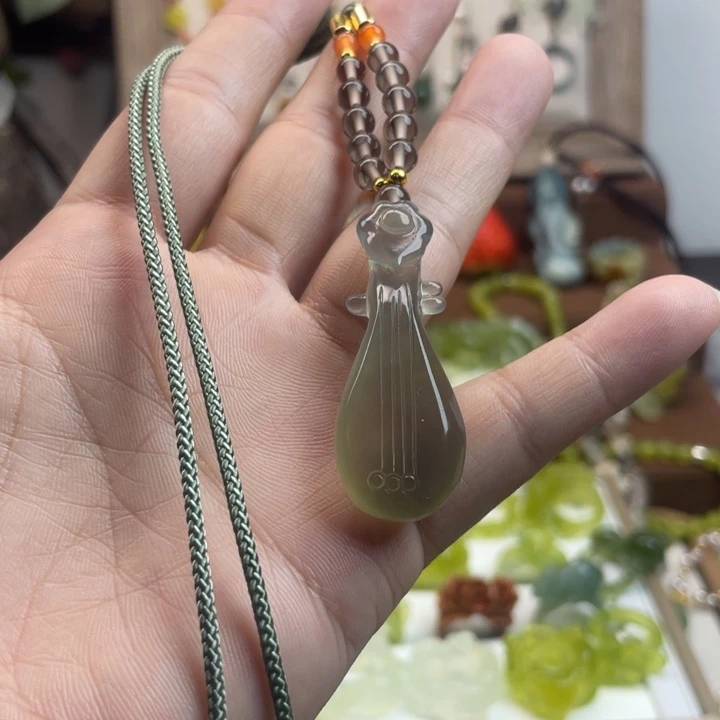 蛇纹石玉吊坠未镶嵌