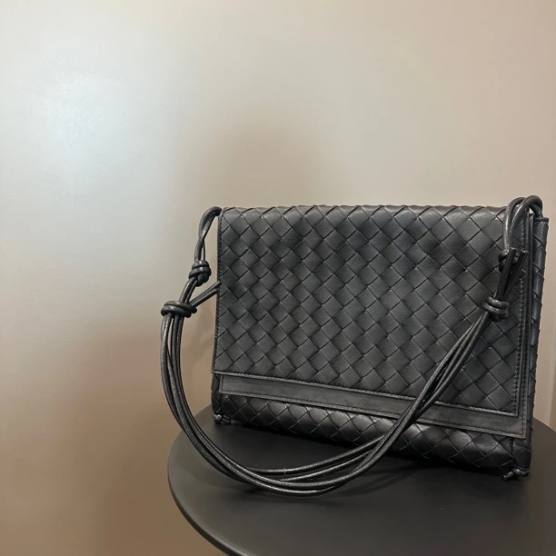 95新 BOTTEGA VENETA/葆蝶家 BV/黑色编织斜挎包/送中检/2791