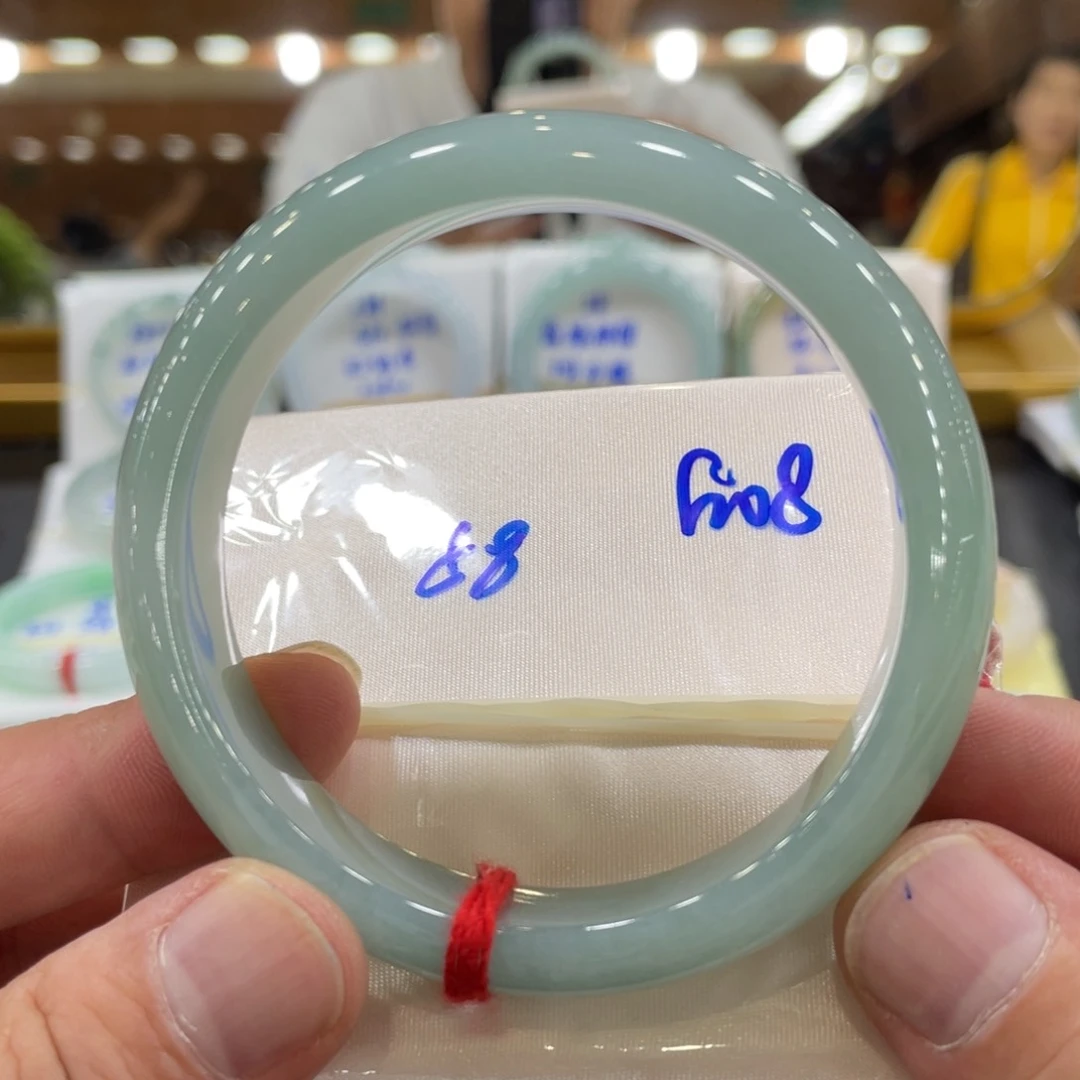 翡翠手镯未镶嵌翡翠