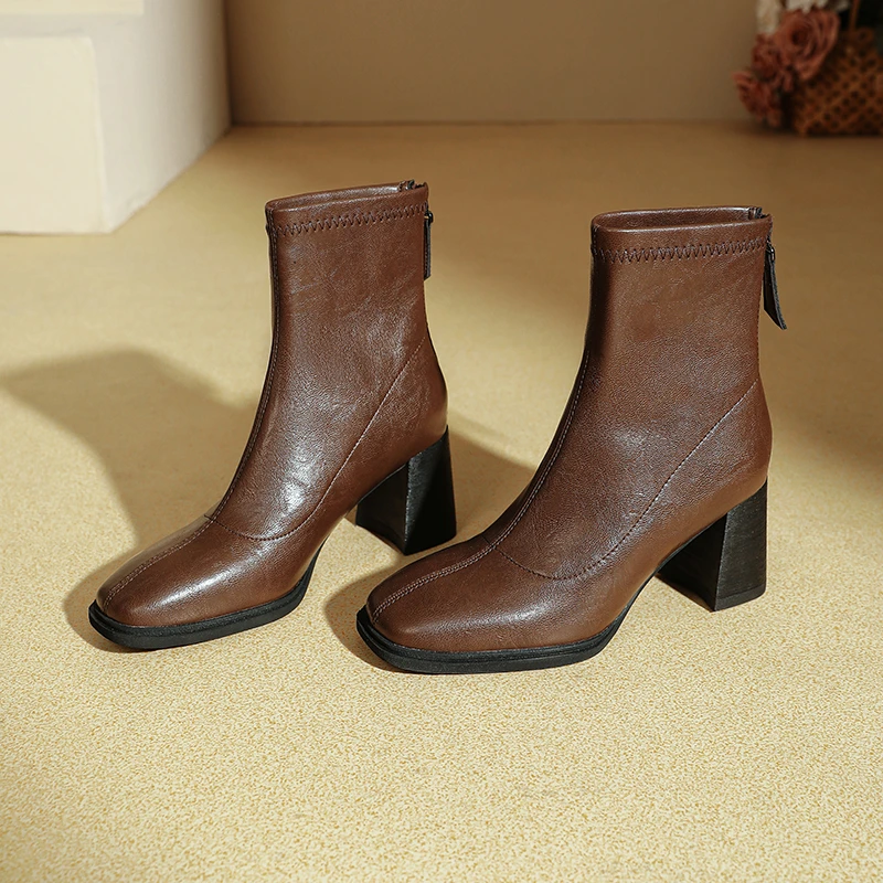 靴子女款爆款秋冬季新款网红短筒马丁靴方头高跟鞋粗跟后拉链短靴