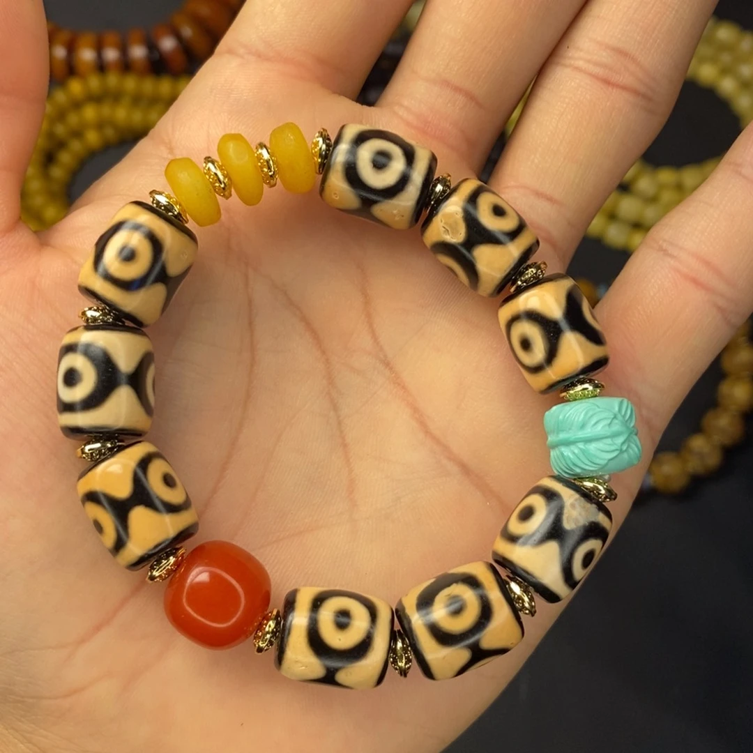 泥塑大****?……………………………………………………