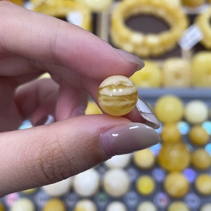 琥珀未镶嵌裸石11mm瑕 255