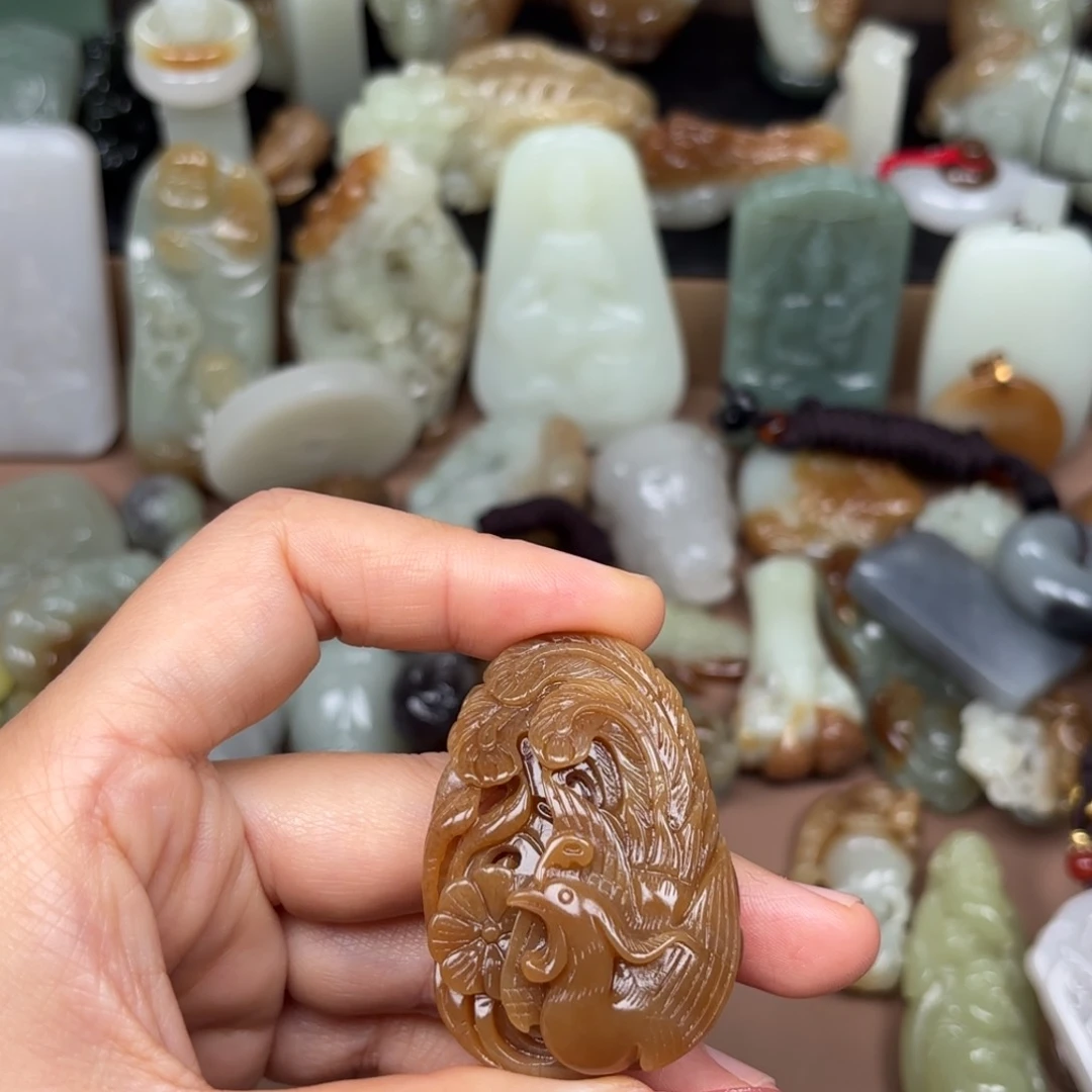 颈饰未镶嵌和田玉（糖玉）