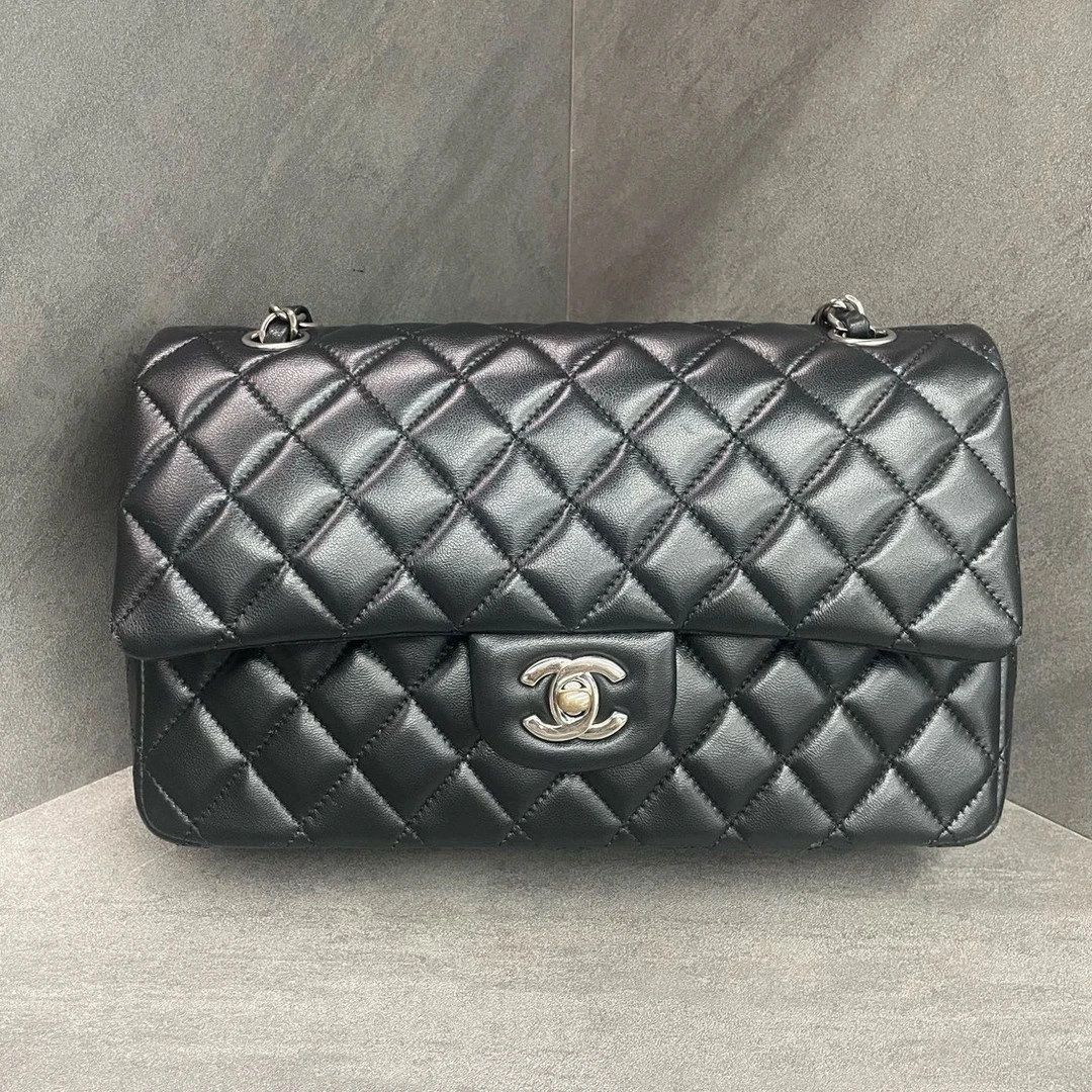 95新 Chanel/香奈儿 cf中号黑银羊皮链条包 17开