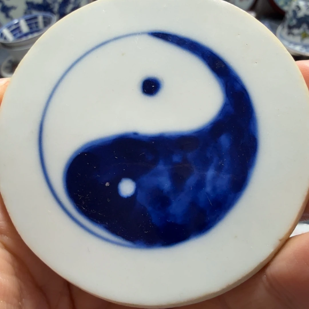 摆件陶青花瓷片一个