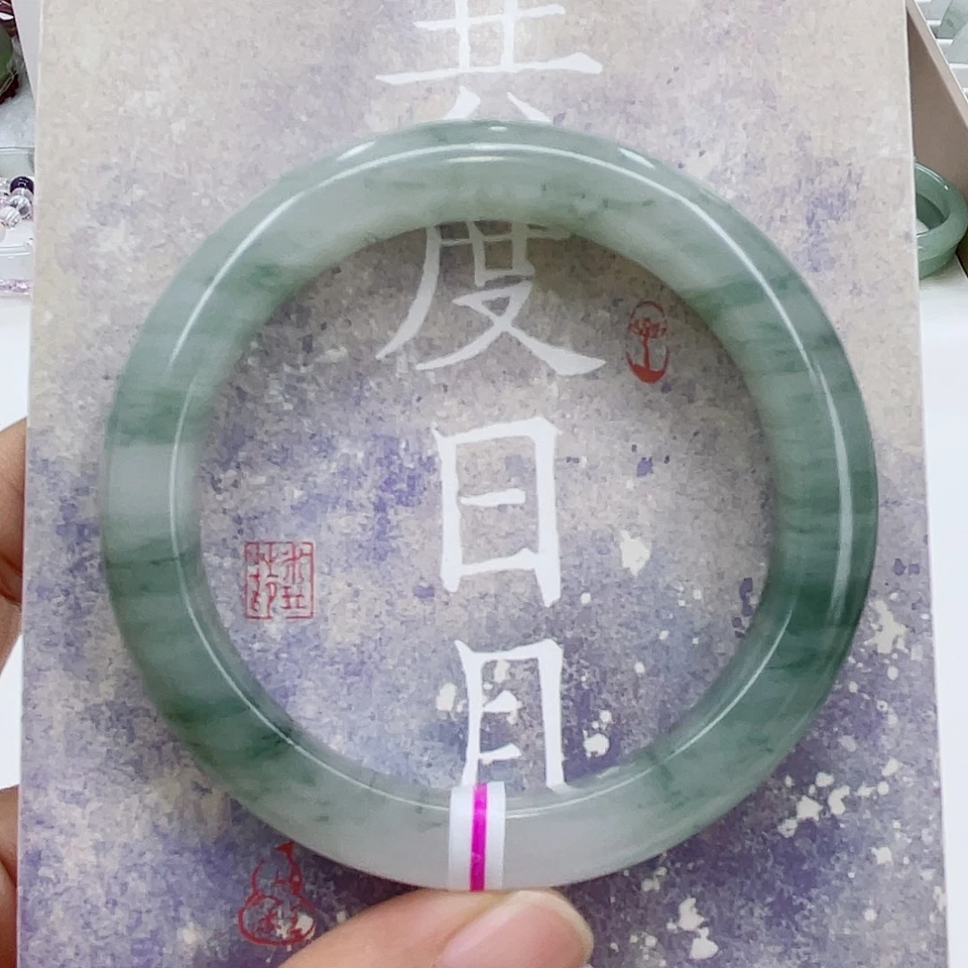 挺***好未镶嵌手镯石英质玉