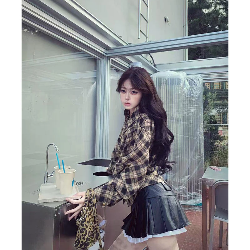 2025秋季新款廓形肩线抽褶格纹衬衫宽松遮肉显瘦衬衣+中低腰皮裙