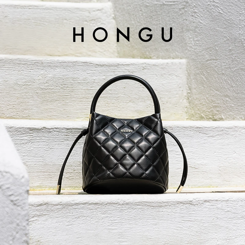 HONGU/红谷牛皮时髦小香风菱格水桶包斜跨包单肩包秋冬新款流光风