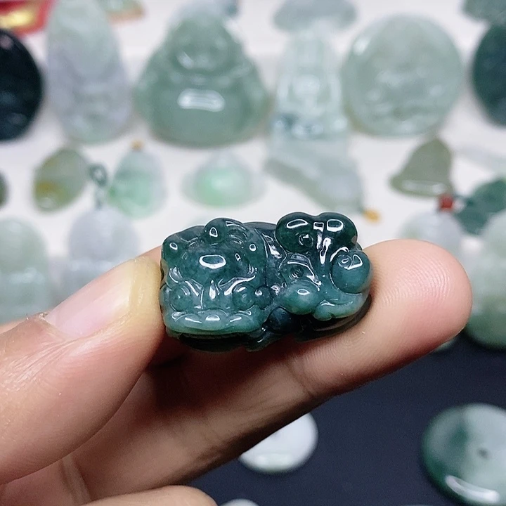 翡翠未镶嵌颈饰吊坠