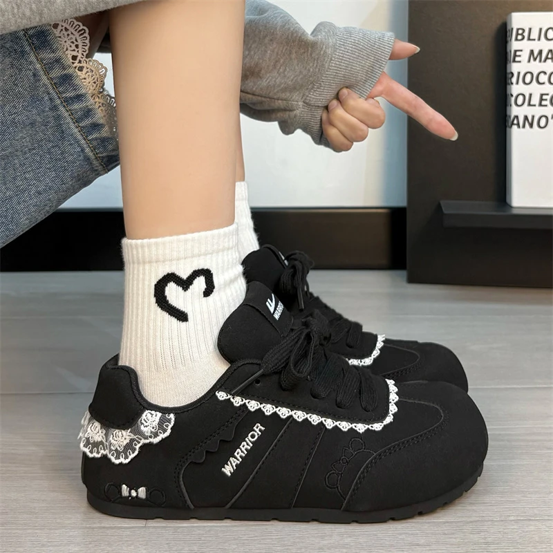 回力女鞋小众黑色德训鞋2026新款蕾丝花边芭蕾风软底休闲运动板鞋