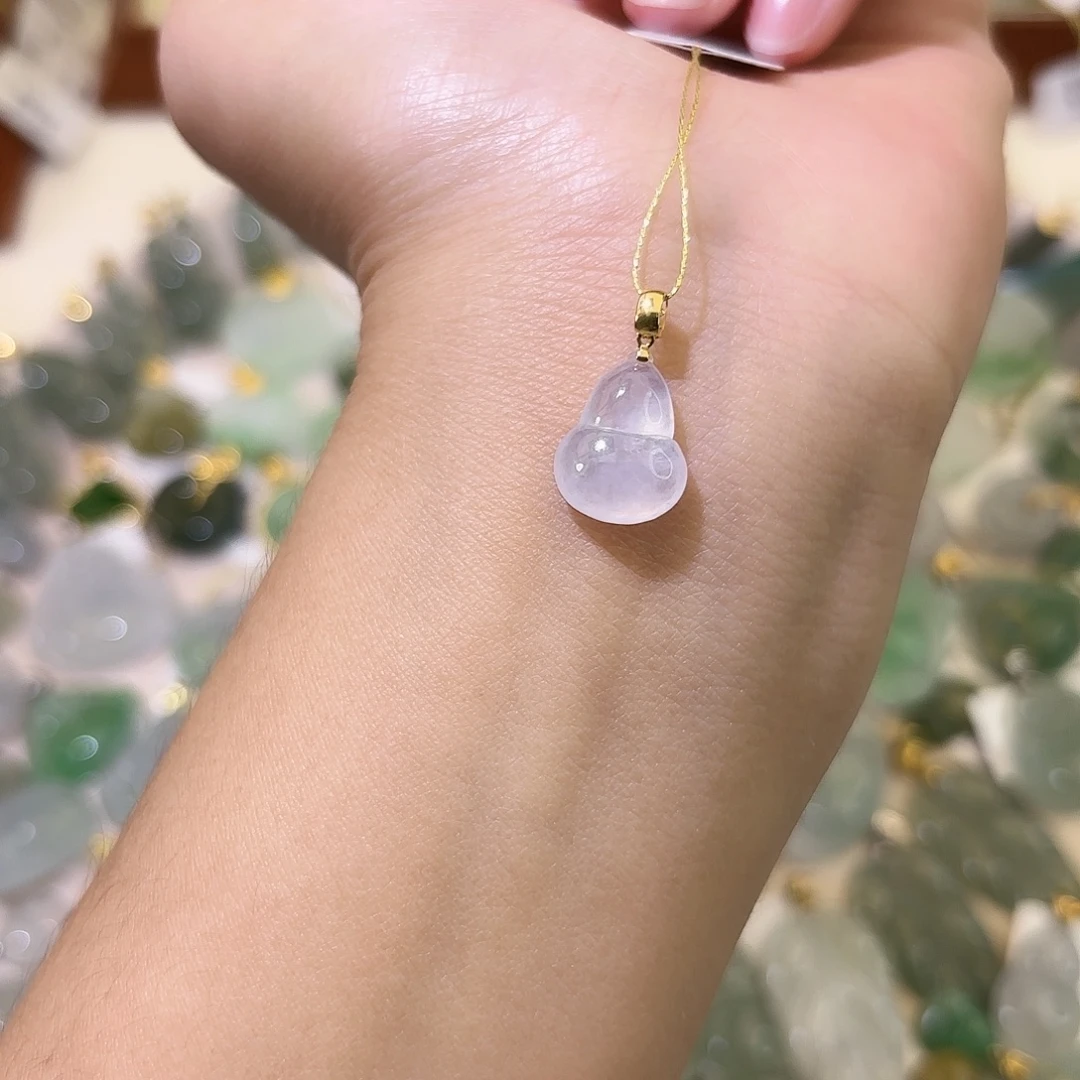 翡翠18K金镶嵌颈饰葫芦