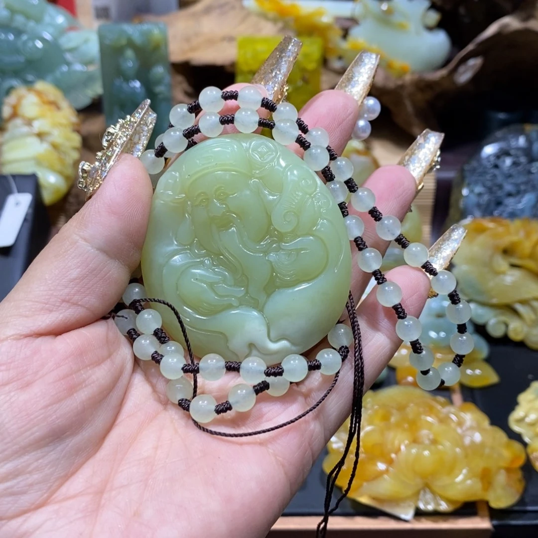 蛇纹石玉颈饰未镶嵌