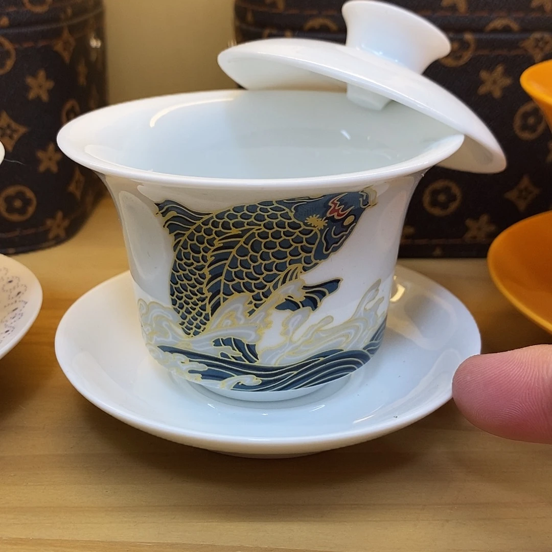 盖碗里的水煮开后放入