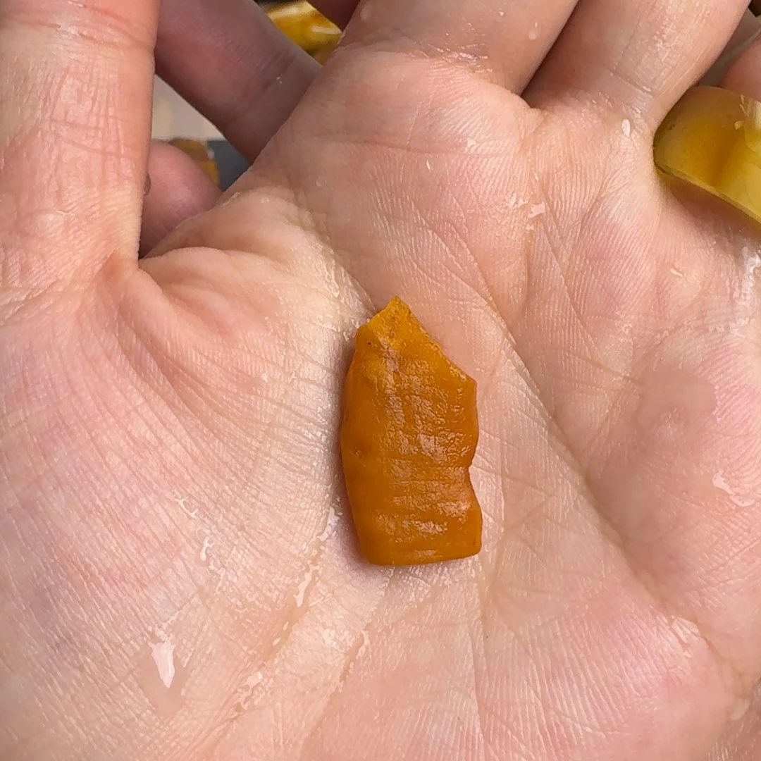 花***嫁未镶嵌琥珀裸石陈