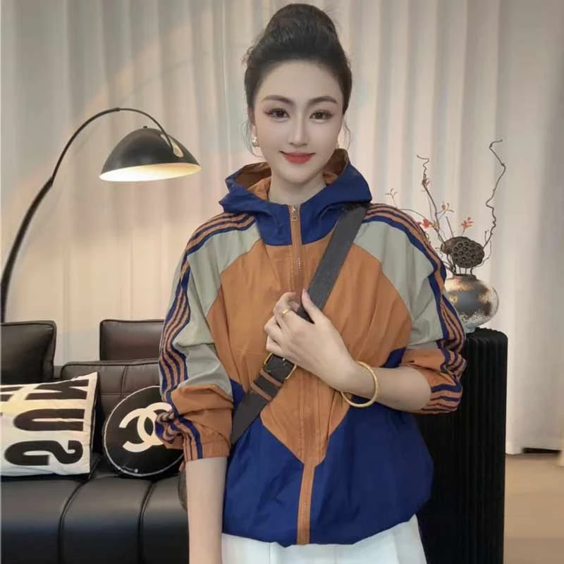 网红洋气炸街连帽短外套女爆款2025夏季新款洋气休闲户外防晒衣服