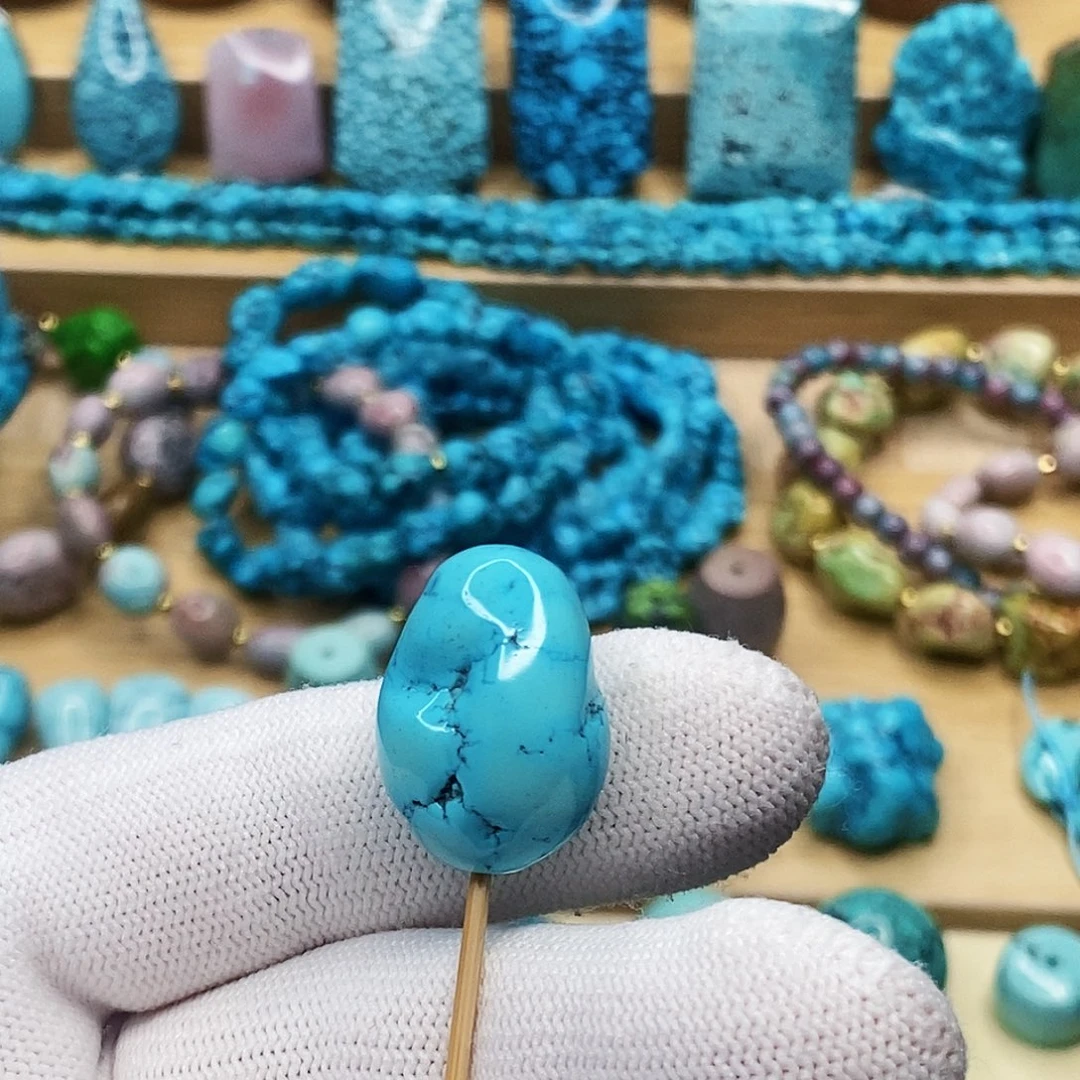 绿松石未镶嵌珠宝奇石