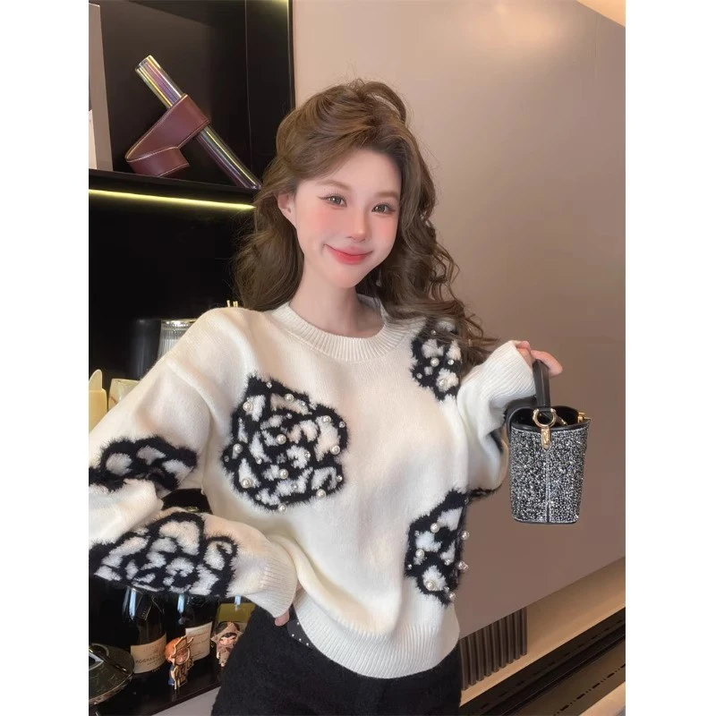 韩系温柔软糯提花钉珠圆领毛衣女秋冬新款宽松套头打底衫针织上衣